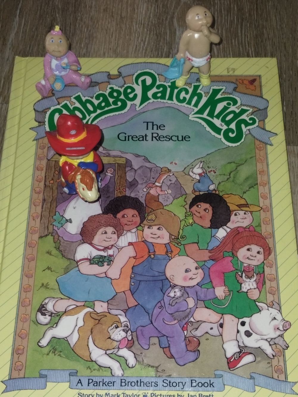 Vintage 1980's Cabbage Patch Kids Hardcover Book & 3 PVC Figures